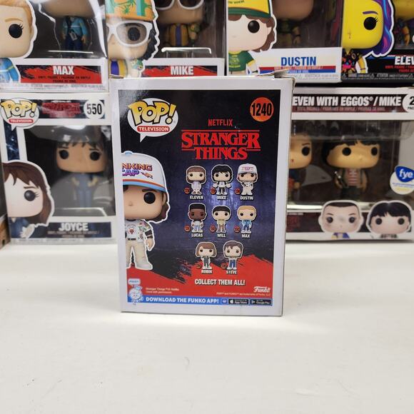 Funko Pop! Stranger Things: Dustin (#1240) Thinking Cap Hellfire Club Tshirt - Picture 11 of 14